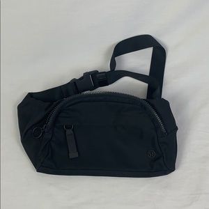 Lululemon black fanny pack